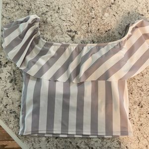 Kortni Jeane Ruffled Around top